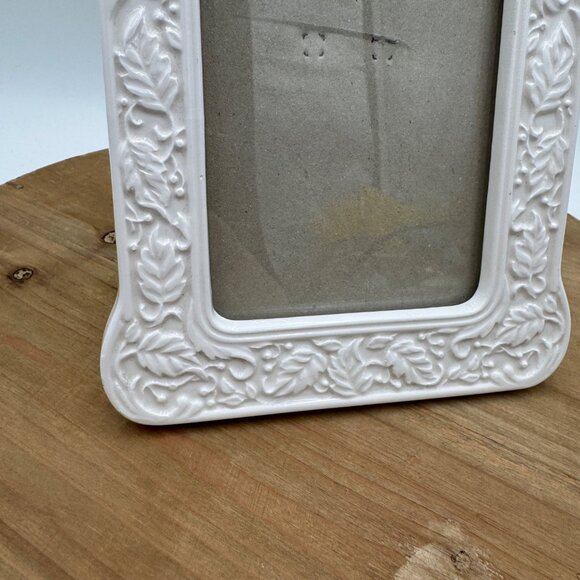 Porcelain Picture Photo Frame Floral detail cottage core farmhouse 3.5” x 5” - Picture 6 of 11